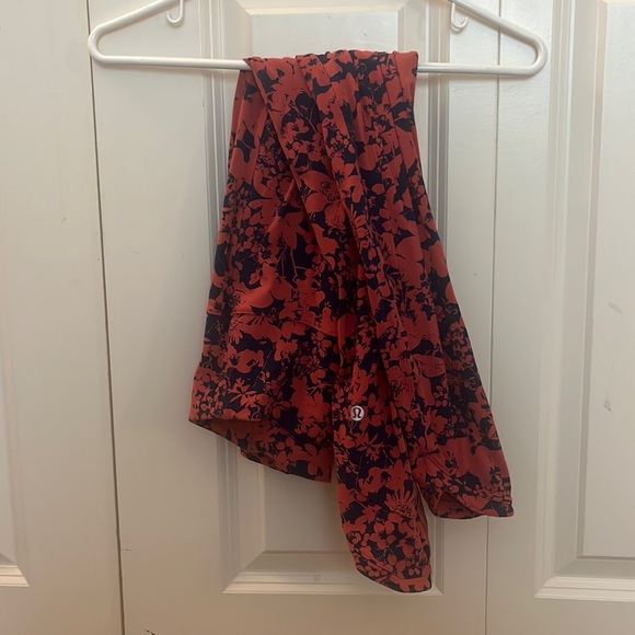 Lululemon leggings with stitching details. Tag lost. Fits size 4. Back pocket. - Picture 1 of 3